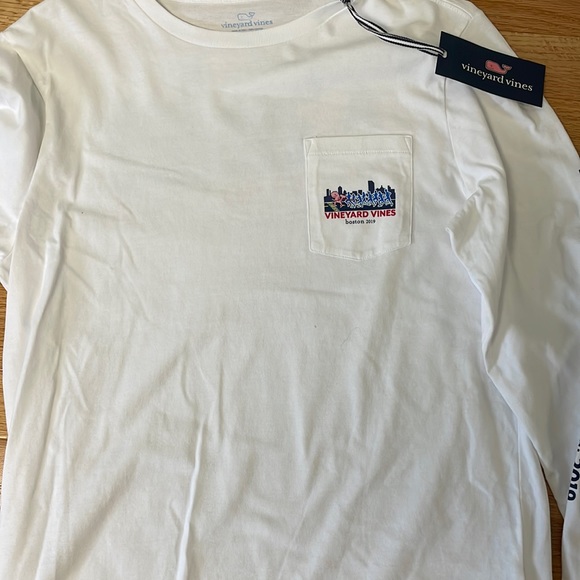 Vineyard Vines Boston Marathon tee Like New Kids Large - Picture 1 of 2